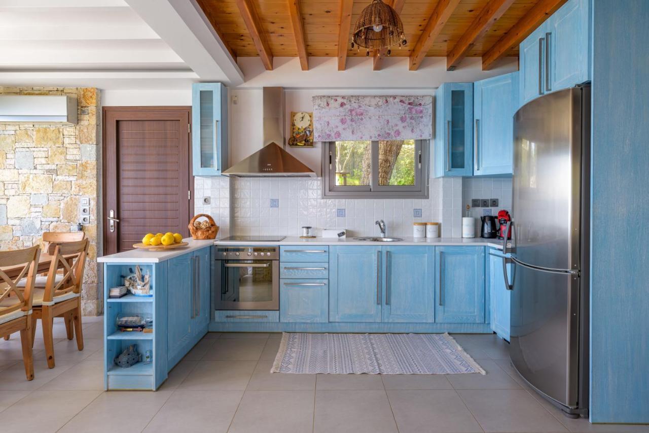 Crystal Beach Villa Халкис Екстериор снимка