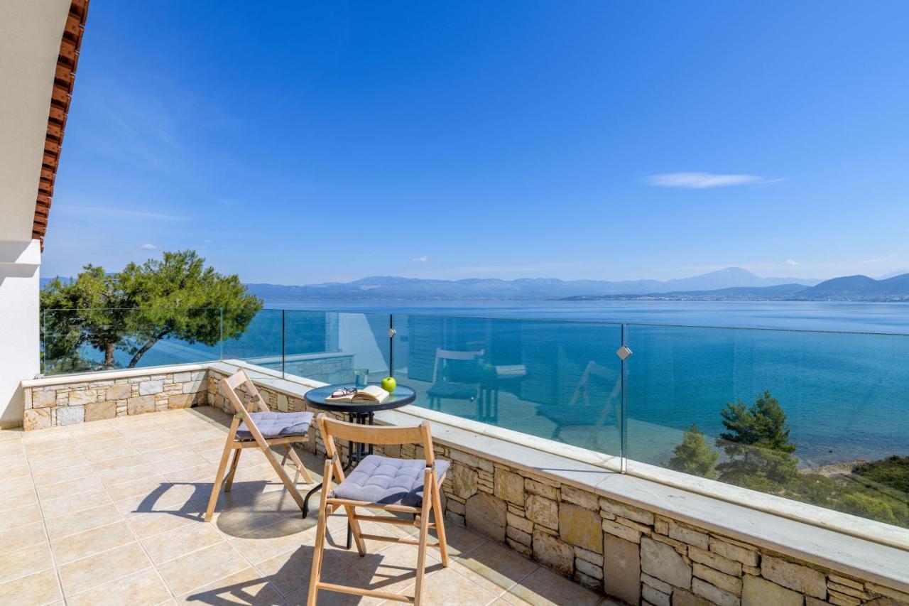 Crystal Beach Villa Халкис Екстериор снимка