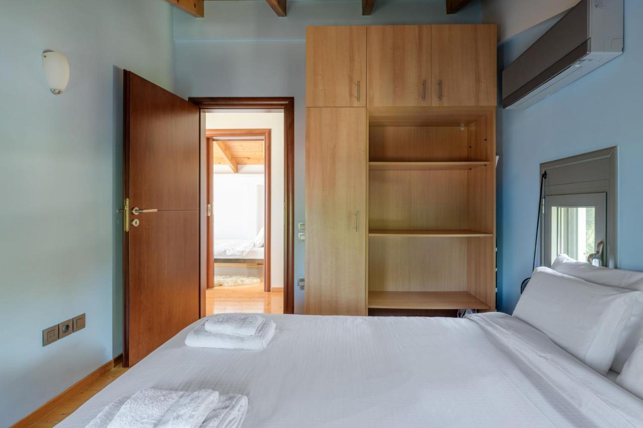 Crystal Beach Villa Халкис Екстериор снимка